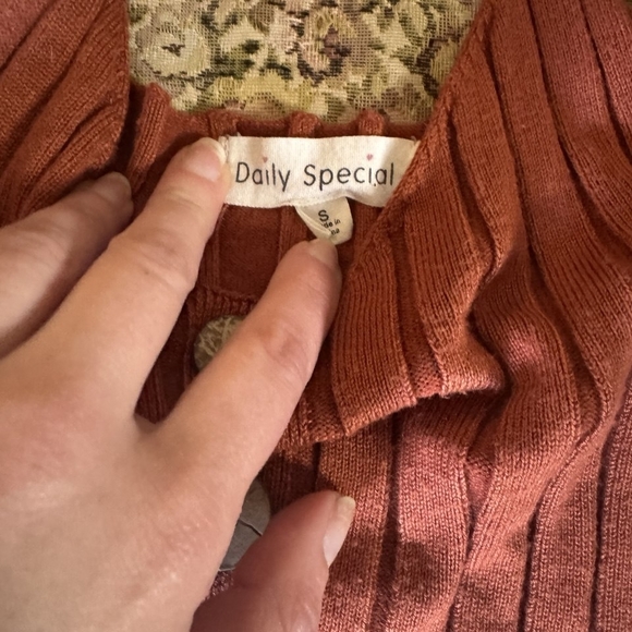 Sleeveless Ribbed Button-Front Tank in Rust - Picture 2 of 4